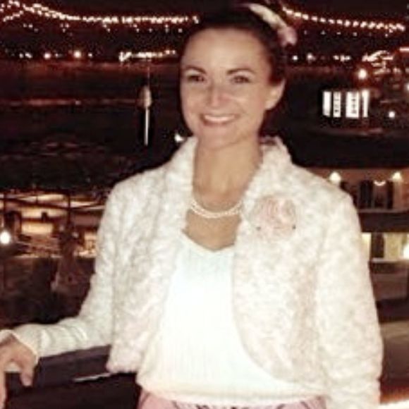 Meet your Posher, Heather - Picture 2 of 2